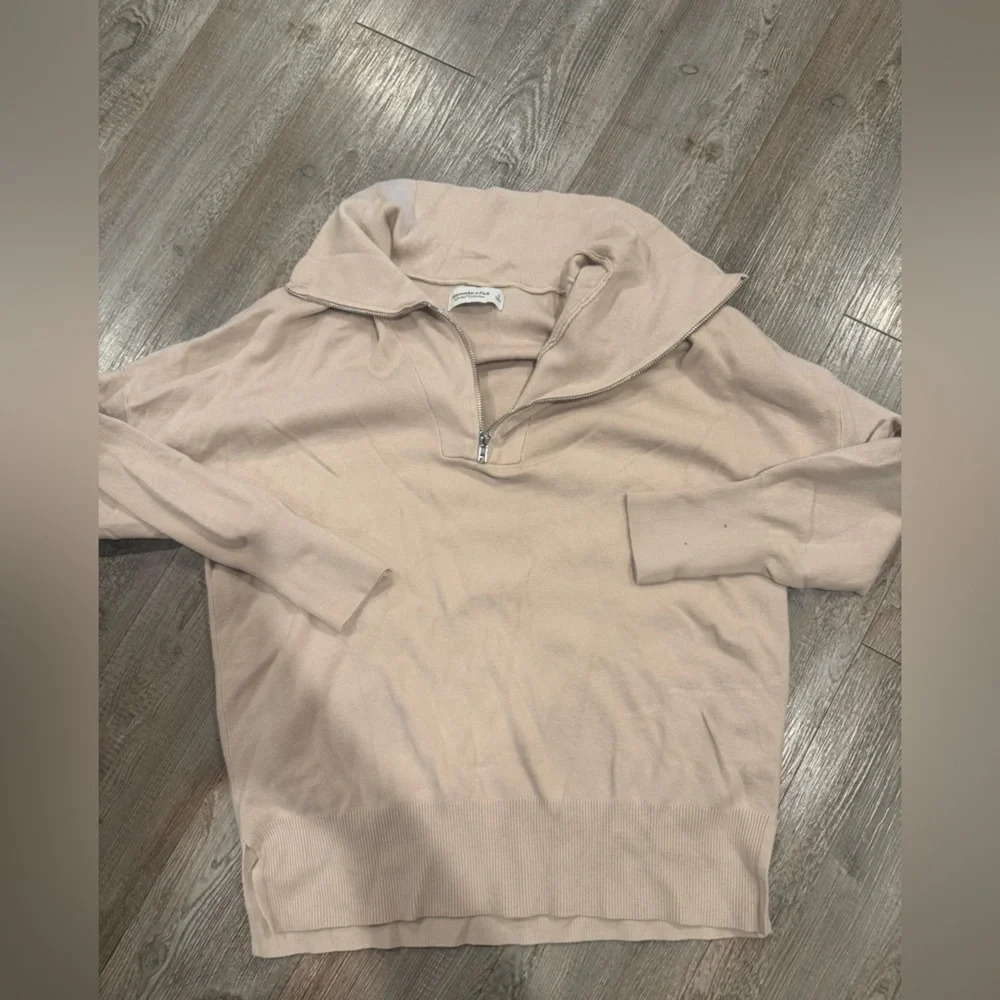 Abercrombie and Fitch Soft A&F Collection Cream Quarter Zip size Small